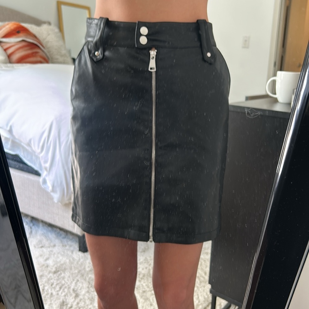 7 For All Mankind Women Black Faux Leather Front Zipper Moto A Line Skirt Size S